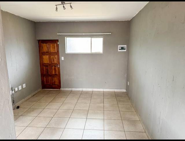 2 BEDROOM APARTMENT FOR SALE IN PROTEA GLEN